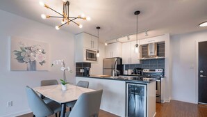 Coffee/tea maker, fridge, microwave, oven - Gorgeous Downtown Unit + Parking (Vancouver)
