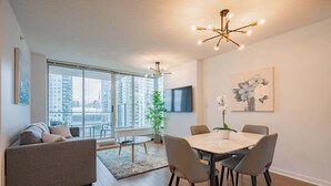 Interior - Gorgeous Downtown Unit + Parking (Vancouver)