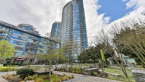 Exterior - Gorgeous Downtown Unit + Parking (Vancouver)