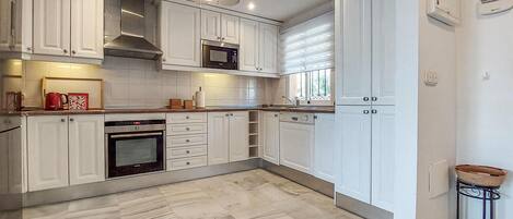 Kühlschrank, Herdplatte, Geschirrspüler