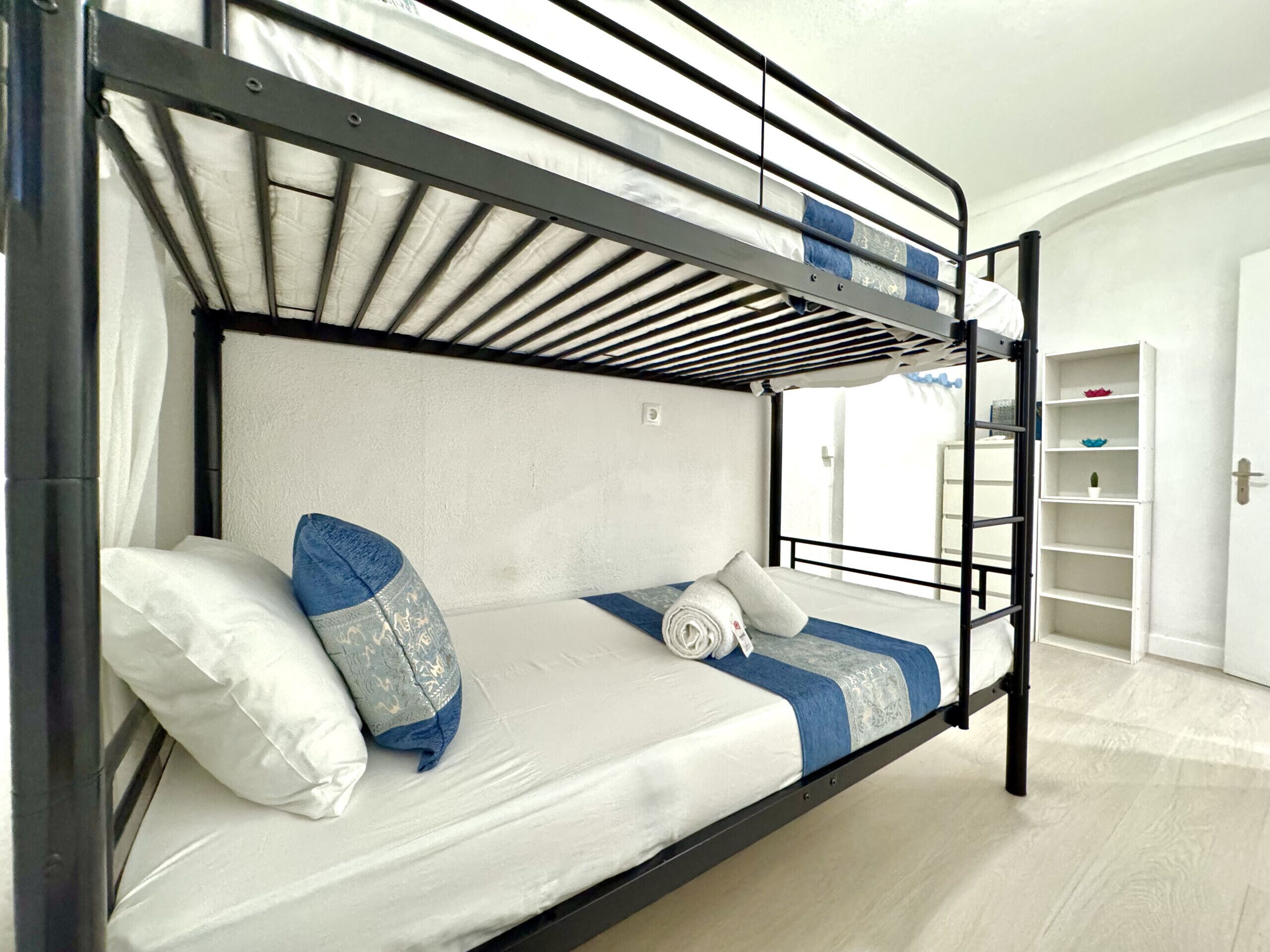 2 bedrooms, bed sheets