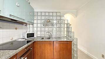 Microwave, oven, dishwasher, electric kettle