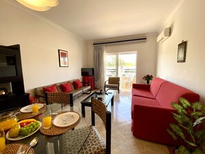 Lejlighed - 1 soveværelse - adgang til pool | Spisning på værelset