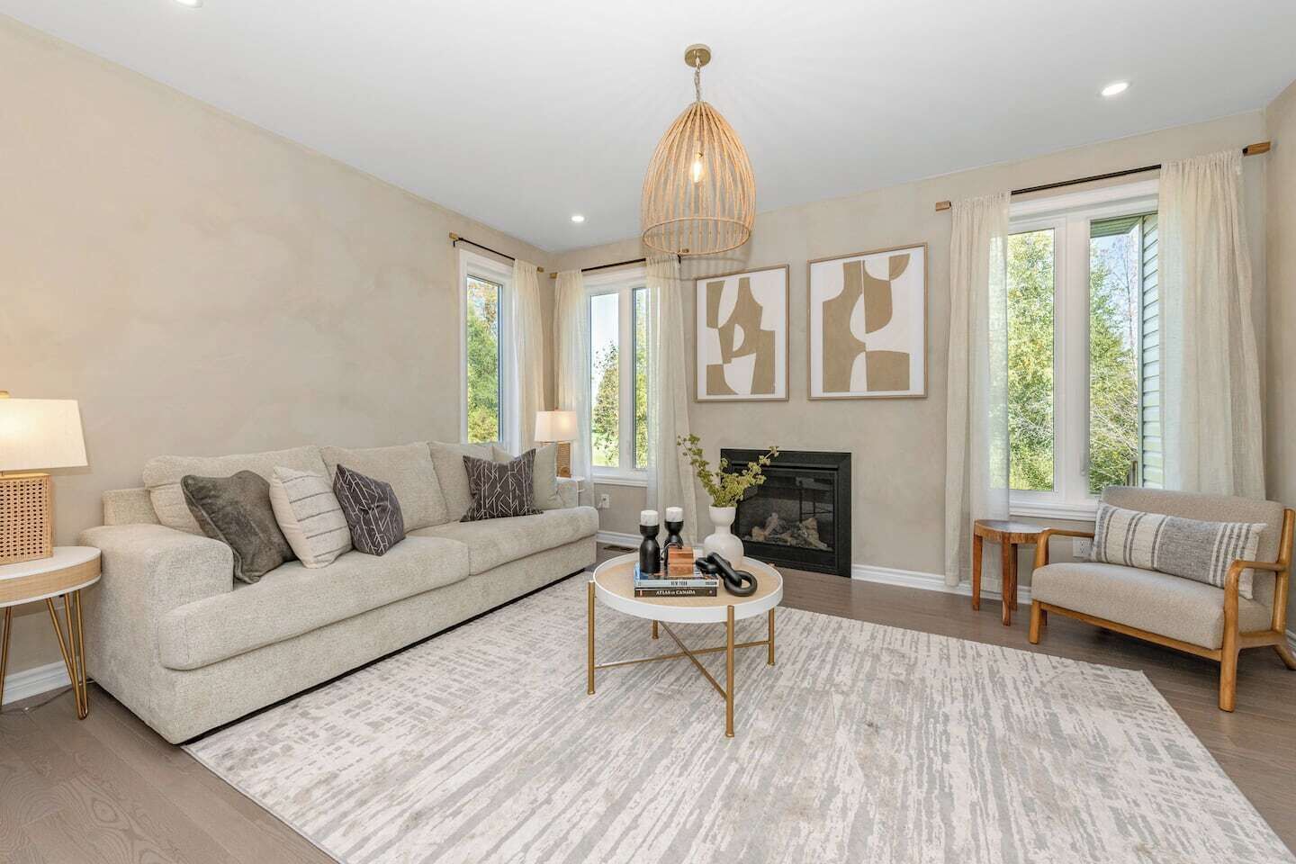 The Wabi Sabi: 4-bedrooms Designer Home - Kemptville