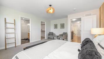 4 Schlafzimmer, Schreibtisch, Bügeleisen/Bügelbrett, Reisekinderbett