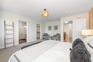 4 Schlafzimmer, Schreibtisch, Bügeleisen/Bügelbrett, Reisekinderbett