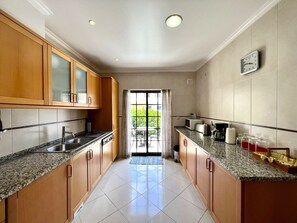 Villa, 3 Bedrooms, Terrace | Private kitchen | Microwave, oven, dishwasher, coffee/tea maker - Pêra Brightness Villa by Homing (Silves)