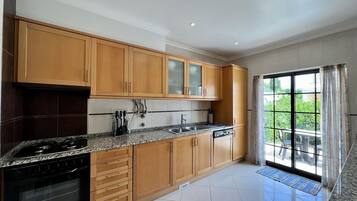 Villa, 3 Bedrooms, Terrace | Private kitchen