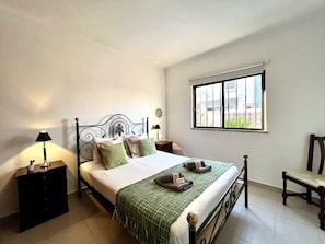 3 bedrooms, bed sheets - Vilamoura Classic Villa With Pool (Loulé)