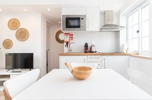 Fridge, microwave, oven, coffee/tea maker