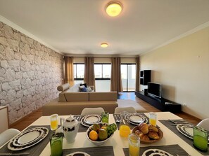 In-room dining - Faro Stylish 2 by Homing (Faro)