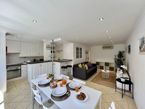 Apartment, 2 Schlafzimmer, Küche | Essbereich im Zimmer