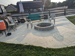 Property grounds - The Calico Cottage - Fire Pit - Hot Tub (Lewis Center)