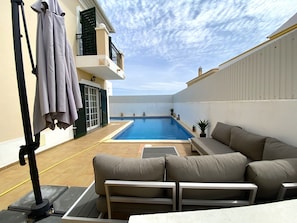 Vila, 4 quartos, piscina particular | Sacada