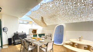 A patio with a dining table, chairs, a grill, and a pool area. - Pêra Amazing Villa With Pool by Homing (Silves)