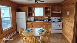 Fridge, microwave, oven, stovetop - 2 Bedroom Cottage (York)