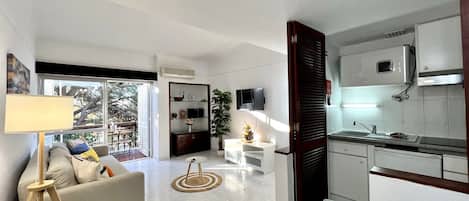 Apartment, 1 Bedroom, Pool Access | Private kitchen | Microwave, oven, coffee/tea maker, electric kettle