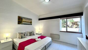 1 bedroom, bed sheets