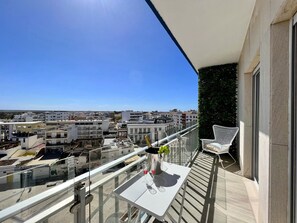 Balcony - Faro Deluxe by Homing (Faro)