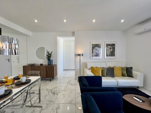 Apartment, 3 Bedrooms, Terrace | In-room dining - Faro Deluxe by Homing (Faro)