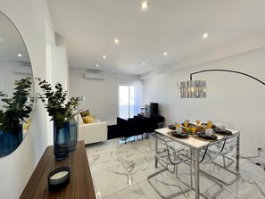 Apartment, 3 Bedrooms, Terrace | In-room dining - Faro Deluxe by Homing (Faro)