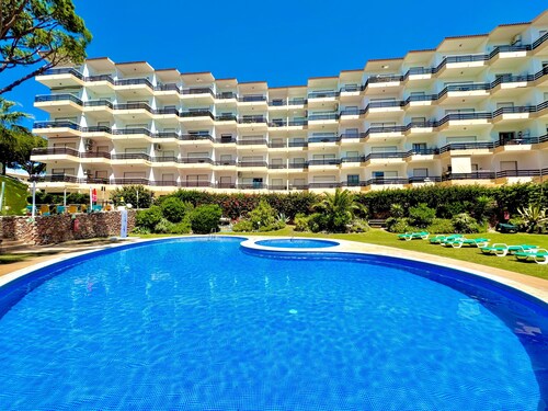 Vilamoura Palm Tree With Pool by Homing