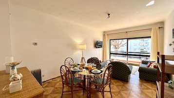 Apartamento, 2 habitaciones, acceso a la piscina | Servicio de comidas en la habitación