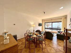 Appartement, 2 slaapkamers, toegang tot zwembad | Dineren in de kamer