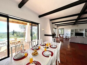 Villa, 3 Bedrooms, Private Pool, Mountain View | In-room dining - Portimão Bellevue Villa With Pool (Portimão)
