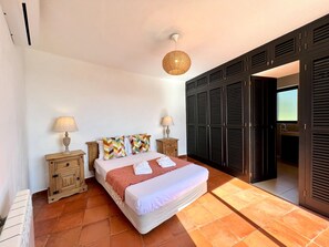 Villa, 3 Bedrooms, Private Pool, Mountain View | 3 bedrooms, cots/infant beds, bed sheets - Portimão Bellevue Villa With Pool (Portimão)