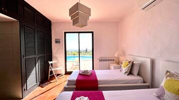 3 habitaciones, cunas y ropa de cama