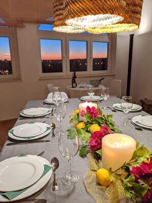 Repas dans la chambre