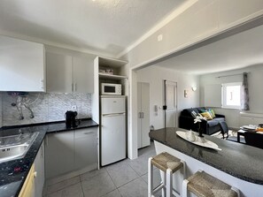 Oven, dishwasher, coffee/tea maker, electric kettle