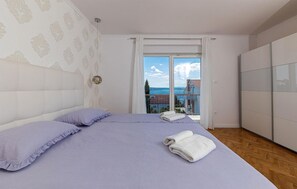 4 bedrooms, iron/ironing board, travel cot, free WiFi - Cozy home in Crikvenica with WiFi (Crikvenica)
