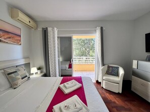 2 chambres, lits bébé (en supplément), Wi-Fi gratuit, draps fournis