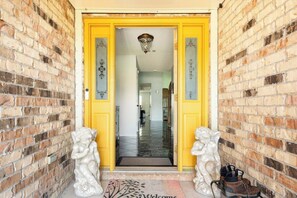 Exterior detail - NEW Emerald Kōst Private Getaway Pets ok - Destin/Navarre/Pensacola Beaches (Mary Esther)