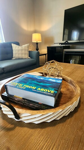 Smart TV, books, music library - NEW Emerald Kōst Private Getaway Pets ok - Destin/Navarre/Pensacola Beaches (Mary Esther)