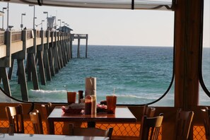 Dining - NEW Emerald Kōst Private Getaway Pets ok - Destin/Navarre/Pensacola Beaches (Mary Esther)