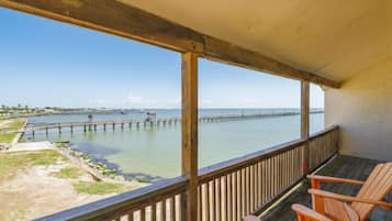 Kondominium (3 Bedrooms) | Bagian depan properti