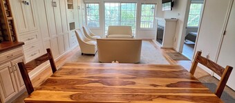 In the HEART of JIMINY PEAK MOUNTAIN RESORT slope side, shopping restaurants