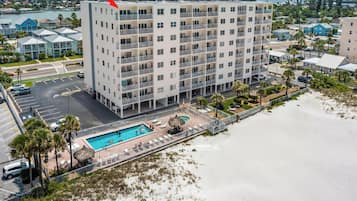 Condo (2 Bedrooms) | Property amenity