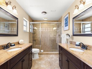 Condo (2 Bedrooms) | Property amenity