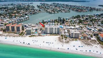 Condo (2 Bedrooms) | Property amenity