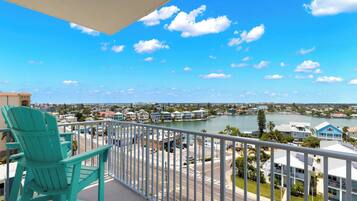 Condo (2 Bedrooms) | Property amenity