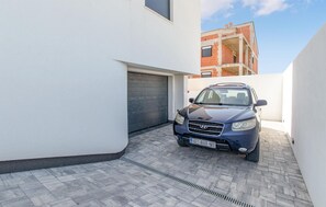 المنطقة المحيطة بالمنشأة