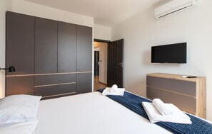 2 bedrooms, in-room safe, travel crib, free WiFi