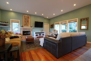 Smart TV, fireplace, foosball, stereo