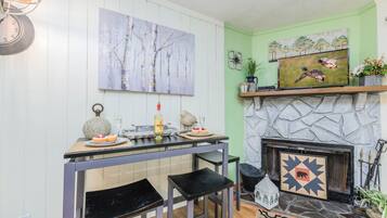 Condo, varias camas, balcón | Restaurantes