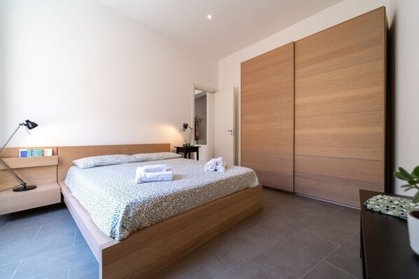 2 habitaciones, tabla de planchar con plancha, internet y ropa de cama 