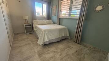 2 slaapkamers, een strijkplank/strijkijzer, wifi, beddengoed